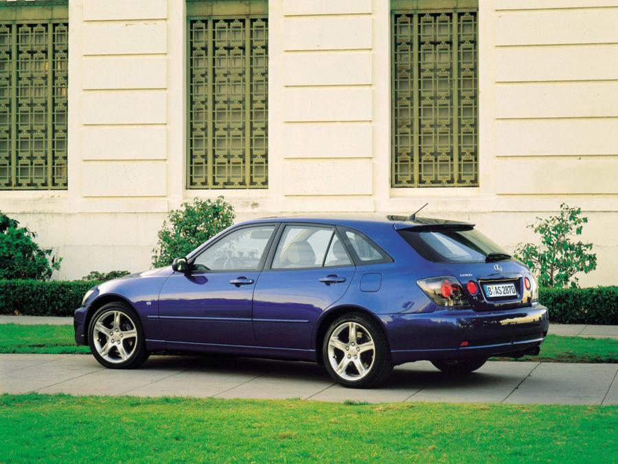  Lexus IS300 SportCross 2001 года  (EU) (фото 4 из 6)